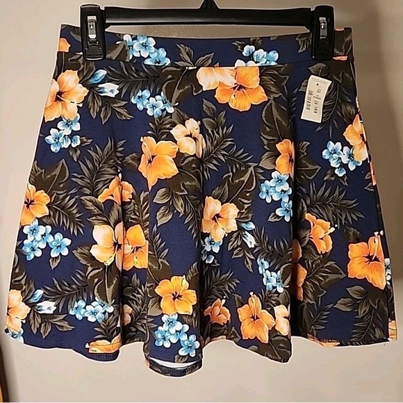 Aeropostale Skirt Women's Size Medium Floral‎ Pattern Fit And Flare - Picture 1 of 8